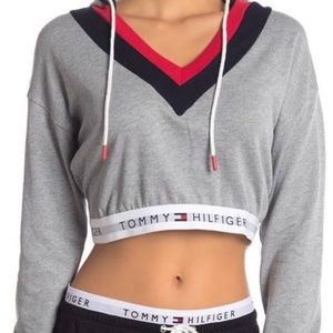 Tommy Hilfiger Lightweight Cropped Hoodie - Large